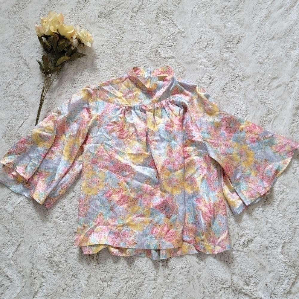 Warm 100% Silk High Collar Wide Bell Sleeve Dotted Floral Blouse‎ Size 0